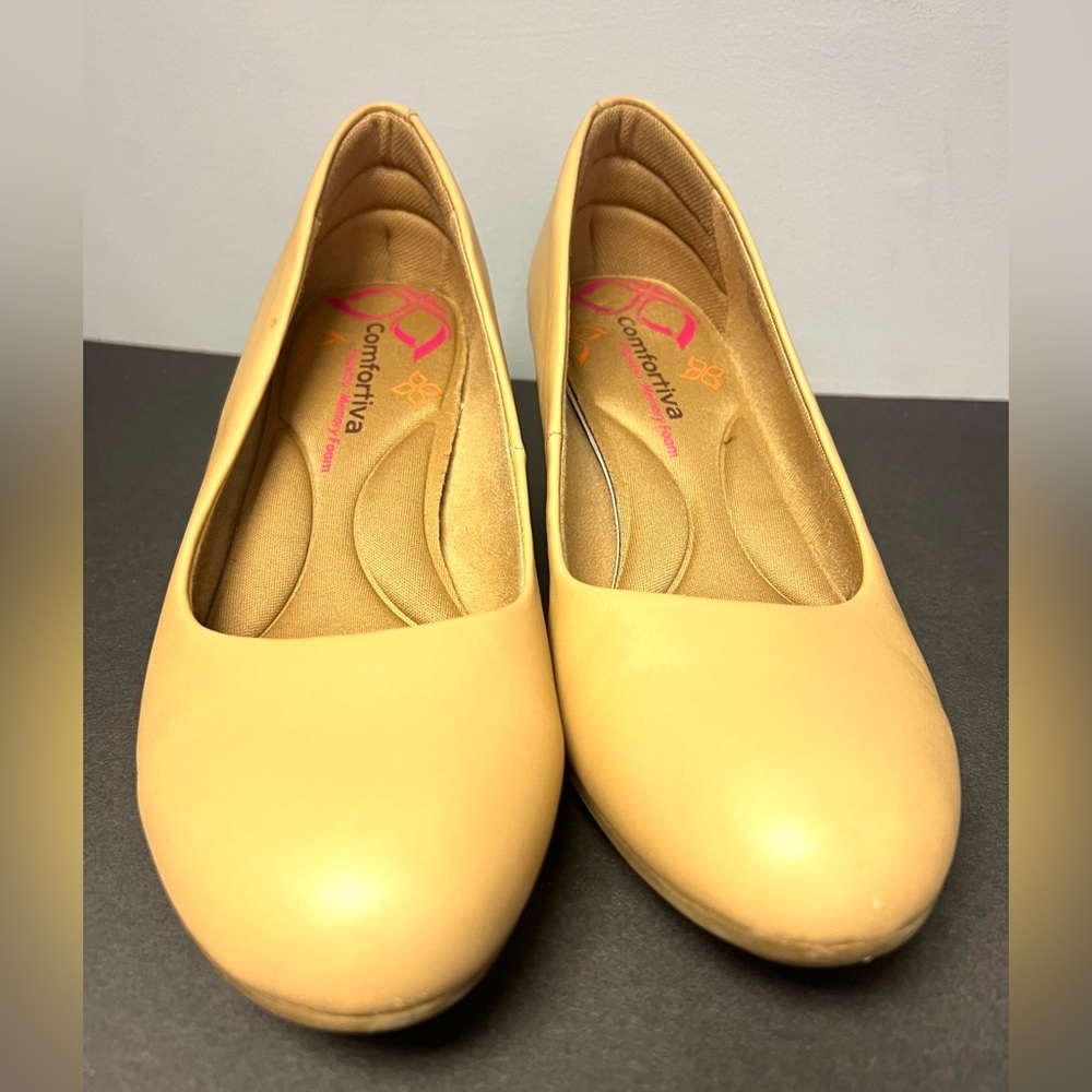 Comfortiva, Amora Pump Shoes, Tan, Size:10M, Pre-Owned, Pillow top memory foam